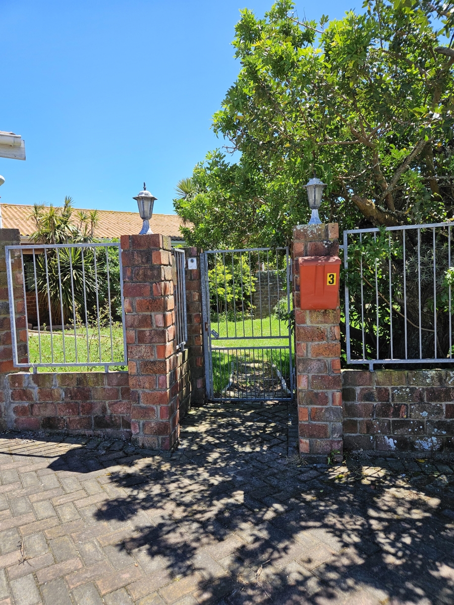 4 Bedroom Property for Sale in Kabega Park Eastern Cape